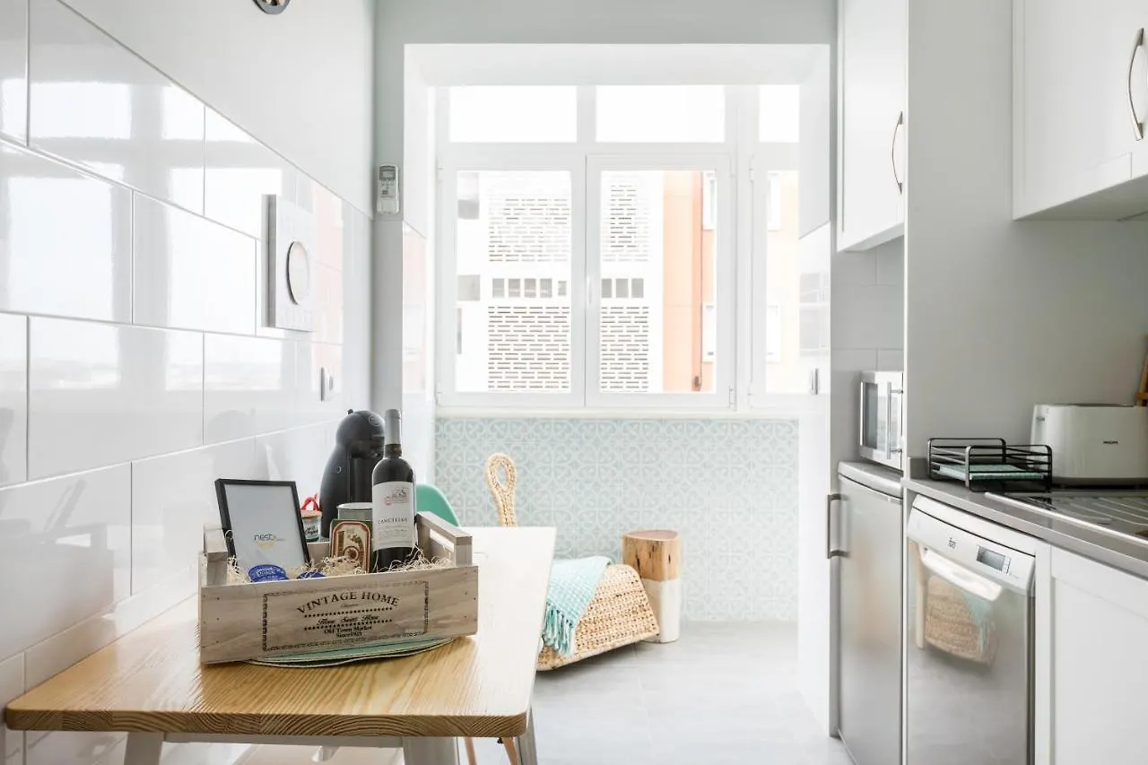 Stroll To Coffee Shops Near A Renovated Hillside Apartment In Graca Lisboa