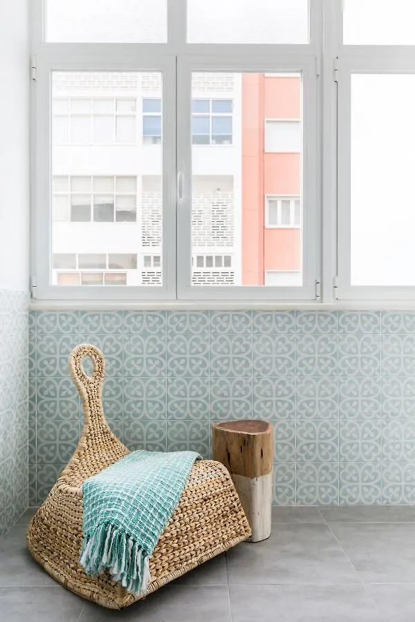 Stroll To Coffee Shops Near A Renovated Hillside Apartment In Graca Lisboa
