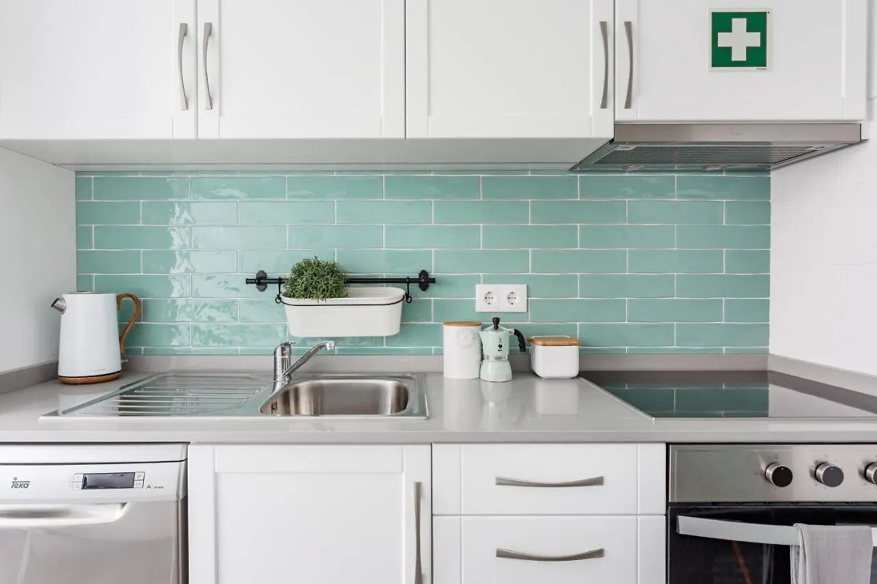 Stroll To Coffee Shops Near A Renovated Hillside Apartment In Graca Lisboa 0*,