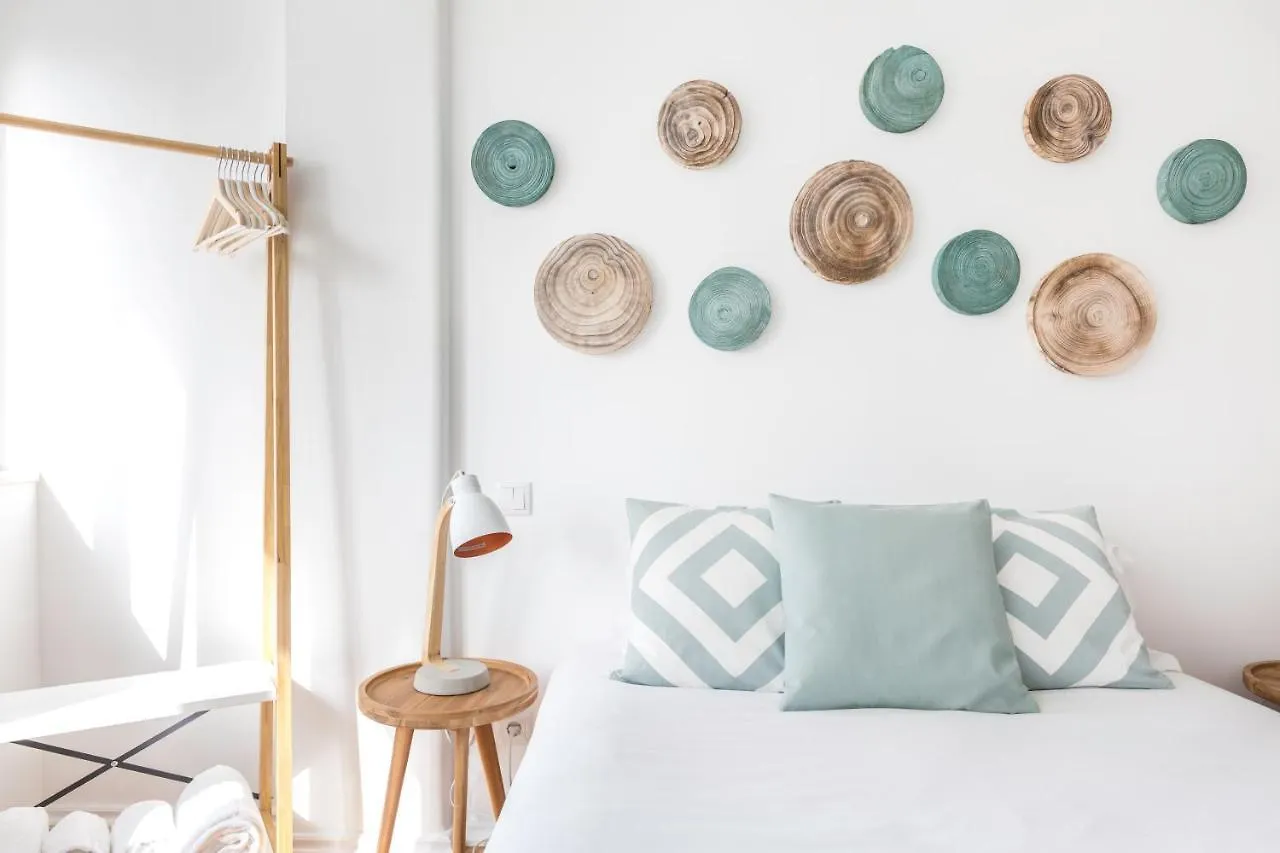 Stroll To Coffee Shops Near A Renovated Hillside Apartment In Graca Lisboa 0*,  البرتغال