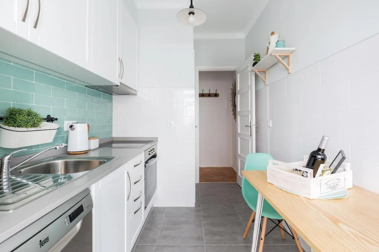 ליסבון Stroll To Coffee Shops Near A Renovated Hillside Apartment In Graca