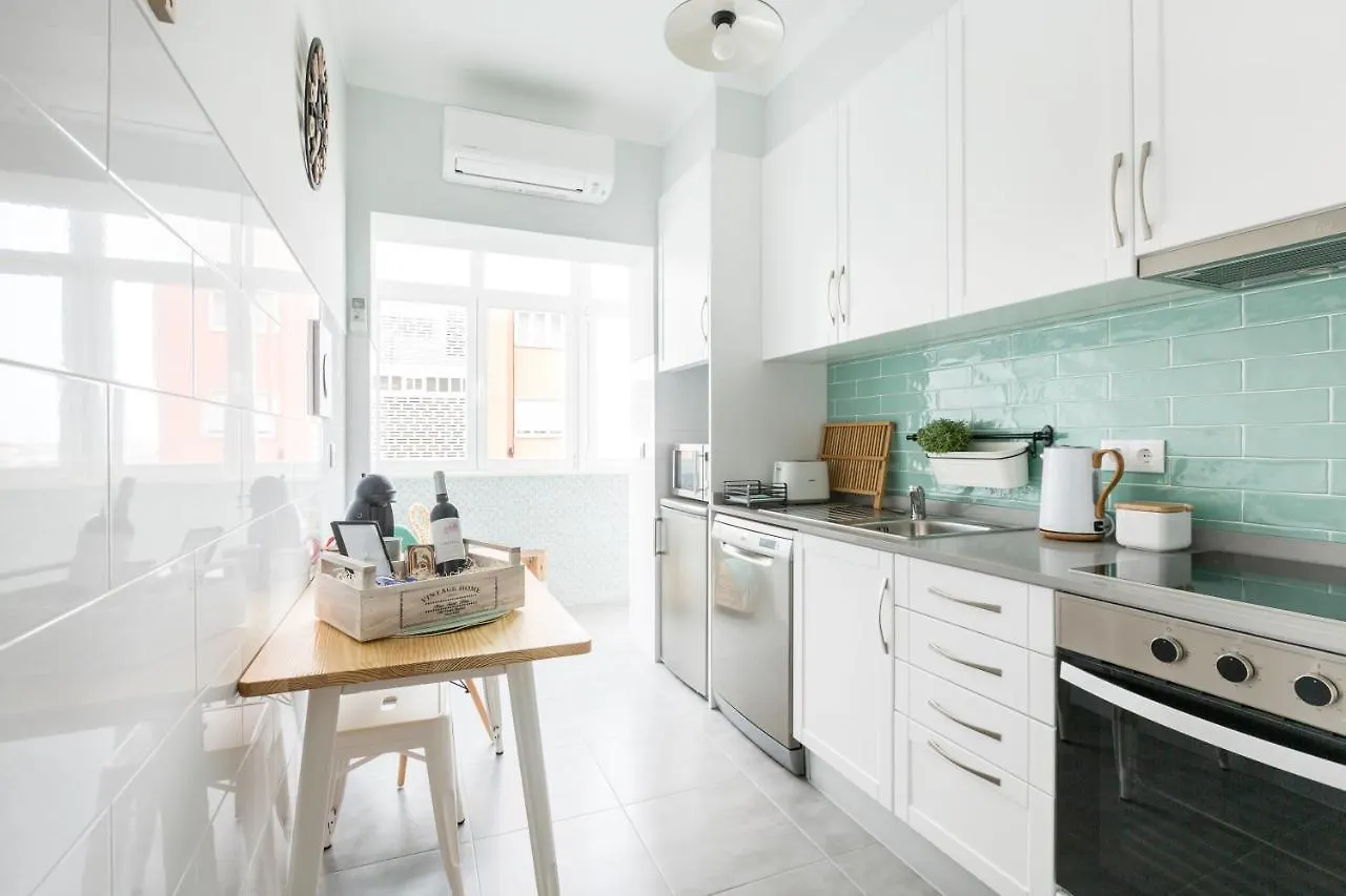 Stroll To Coffee Shops Near A Renovated Hillside Apartment In Graca Lisboa