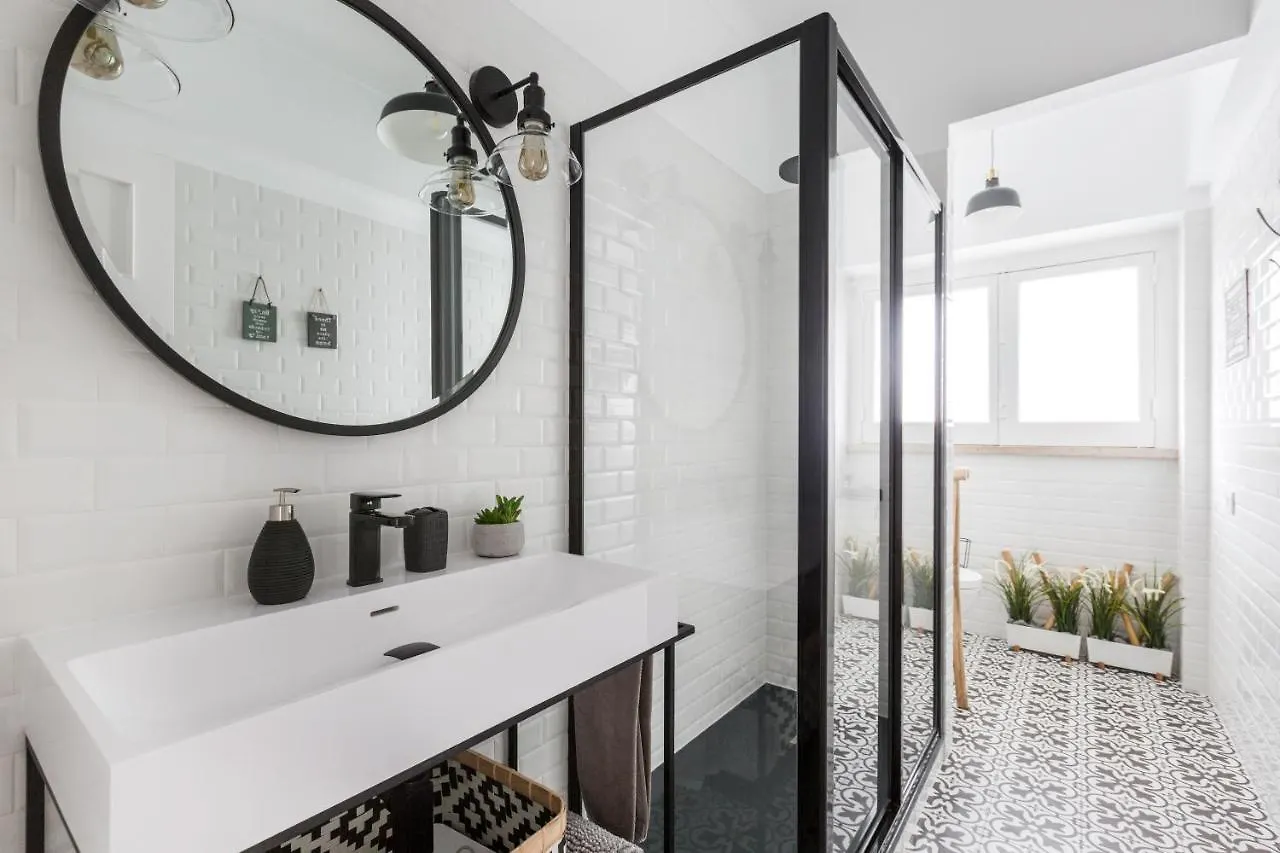 Stroll To Coffee Shops Near A Renovated Hillside Apartment In Graca Lisboa Portugalsko